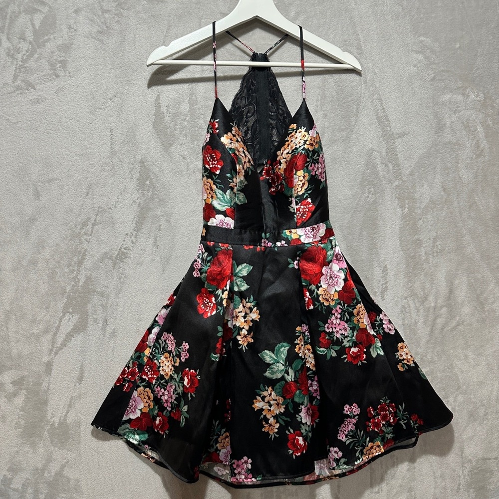 B. SMART Black Floral Lace Back Halter Fit and Flare Mini Dress Size 5 JIBYN811